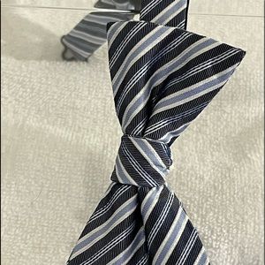 Good condition Saddlebred pre-tied adjustable striped bow tie.